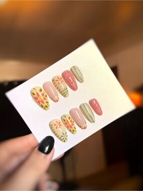 Wildflower Lane Press-On Nails